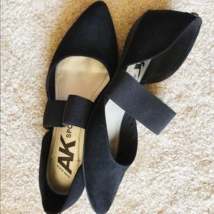 Black comfortable pointed flats!